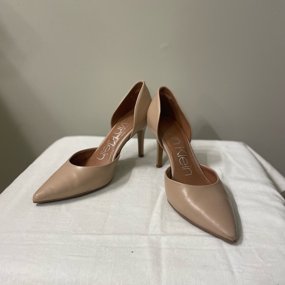 Calvin Klein pump